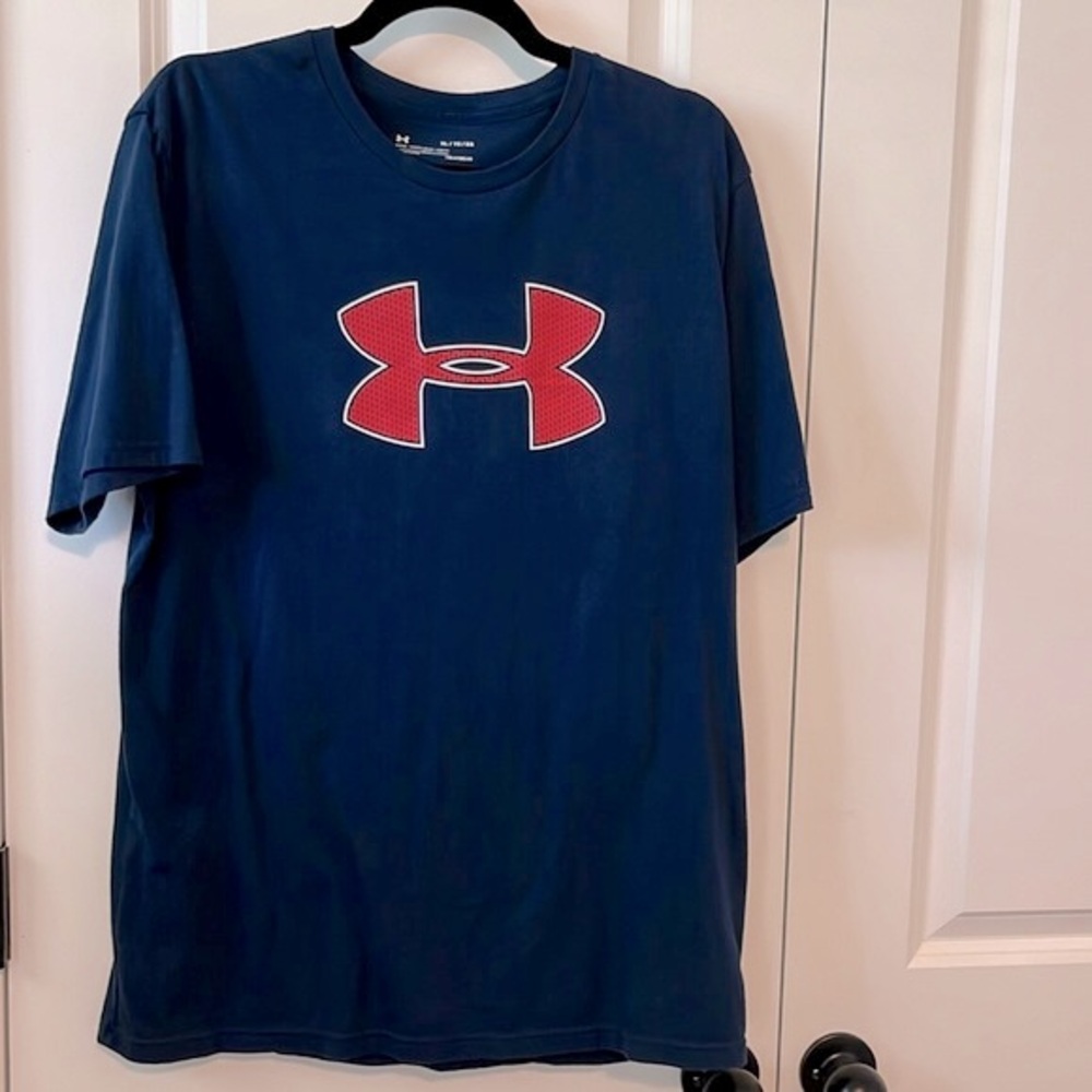 Under Armour Heatgear blue men’s short sleeved T-shirt, size XL.